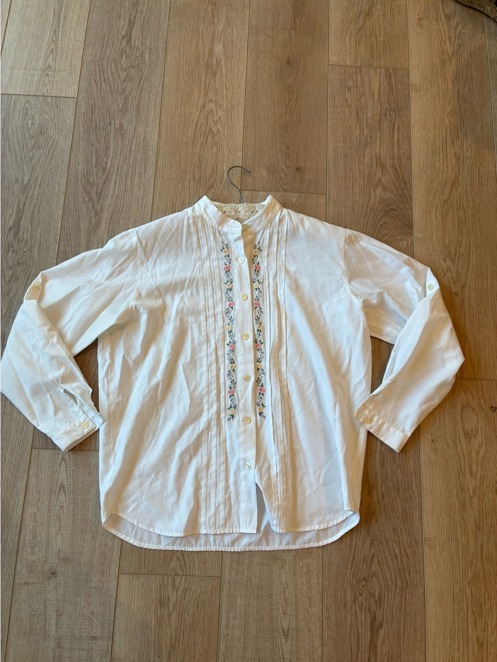 Jantzen Vintage cottagecore White Embroidered floral Button-Up Top Medium